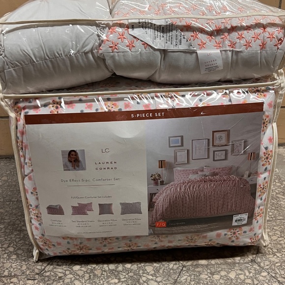 Lauren Conrad 5-pc F/Q floral comforter set, NWT - Picture 8 of 9